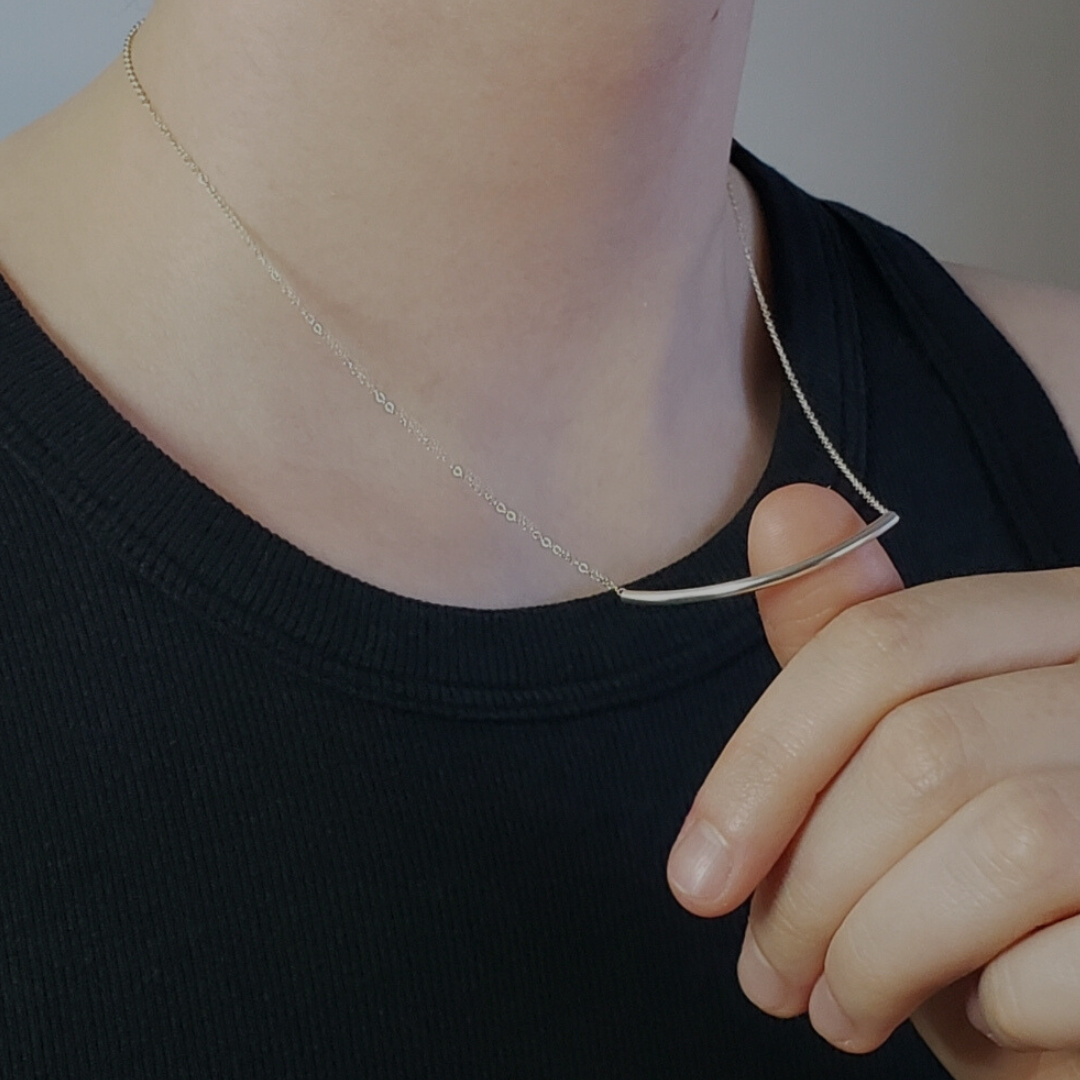Silver arc necklace