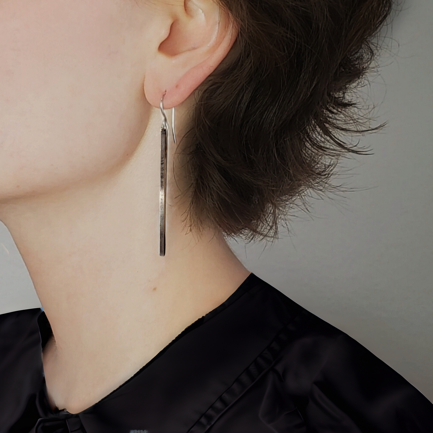 Long bar earrings on wires