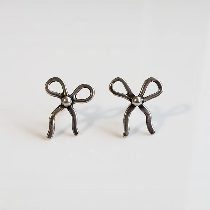 Silver bow earrings