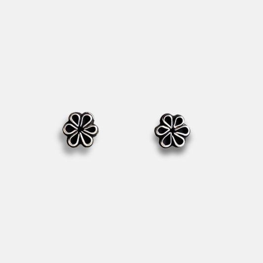 Silver daisy earrings