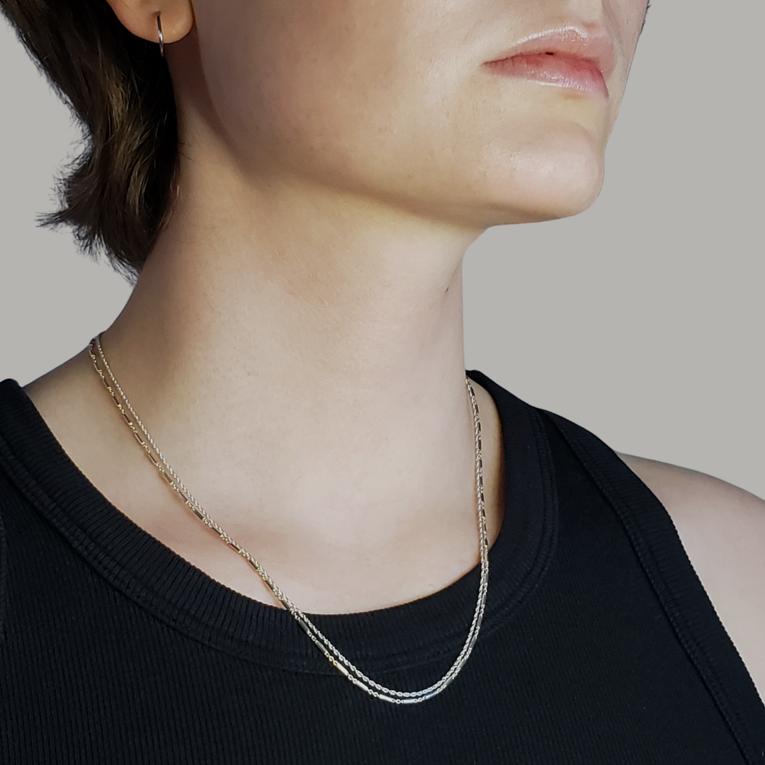 Link bar chain necklace