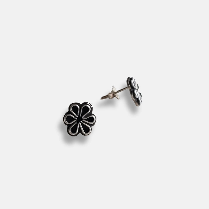 Silver daisy earrings