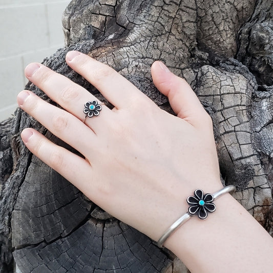 Turquoise flower bracelet