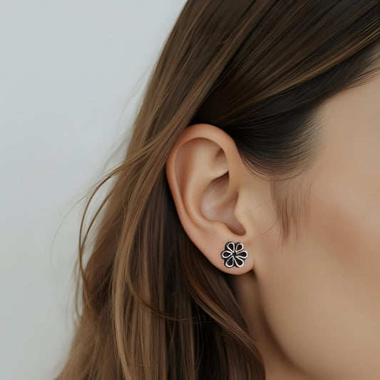 Silver daisy earrings