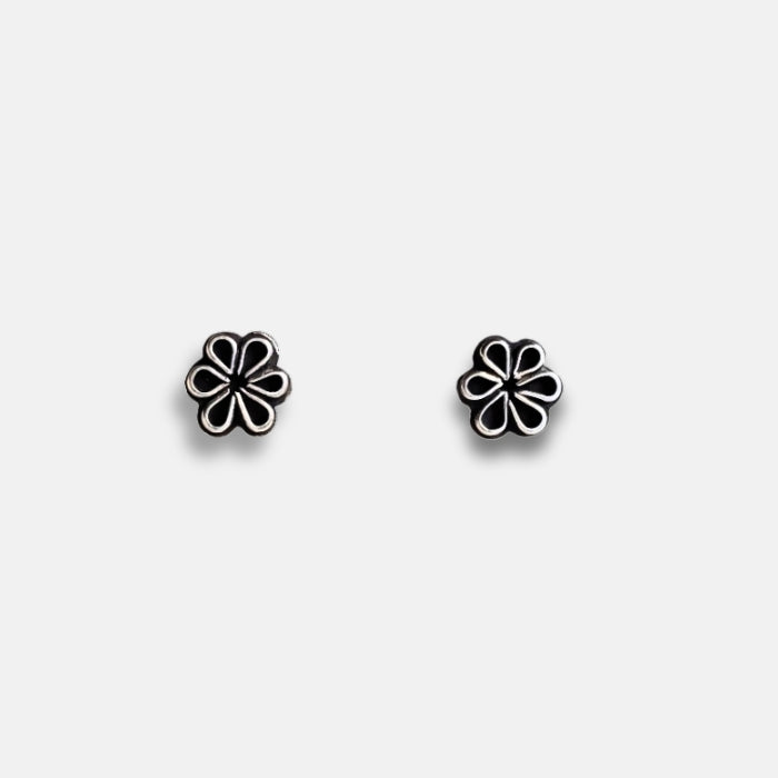 Silver daisy earrings