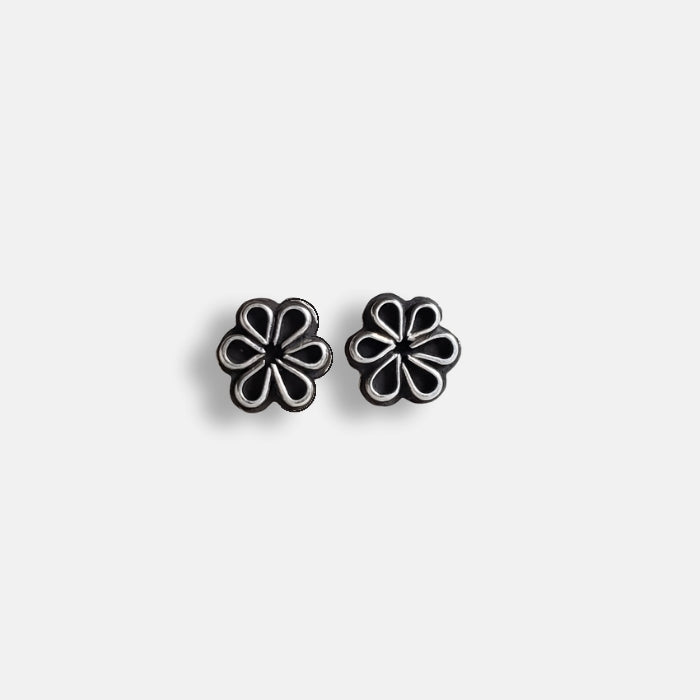 Silver daisy earrings